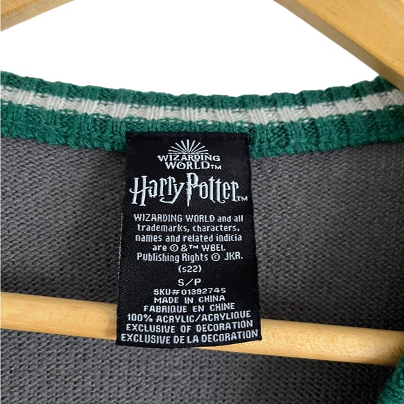 Harry Potter World Slytherin Sweater Green House Crest Knit Cardigan - Picture 2 of 3